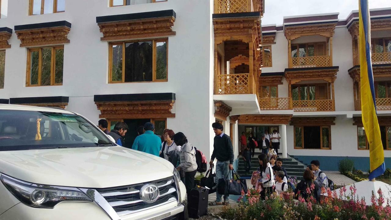 Hunder Residency Hotel Leh Exterior photo